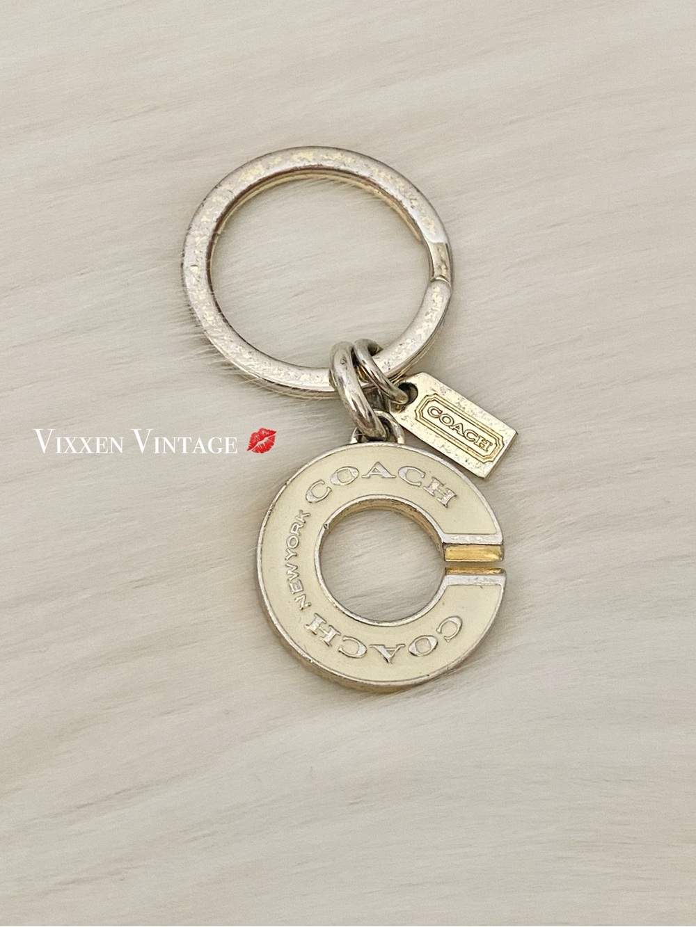 VINTAGE Y2K COACH 'POPPY' SIGNATURE 'C' MINI HANGTAG KEYCHAIN IN GOLD